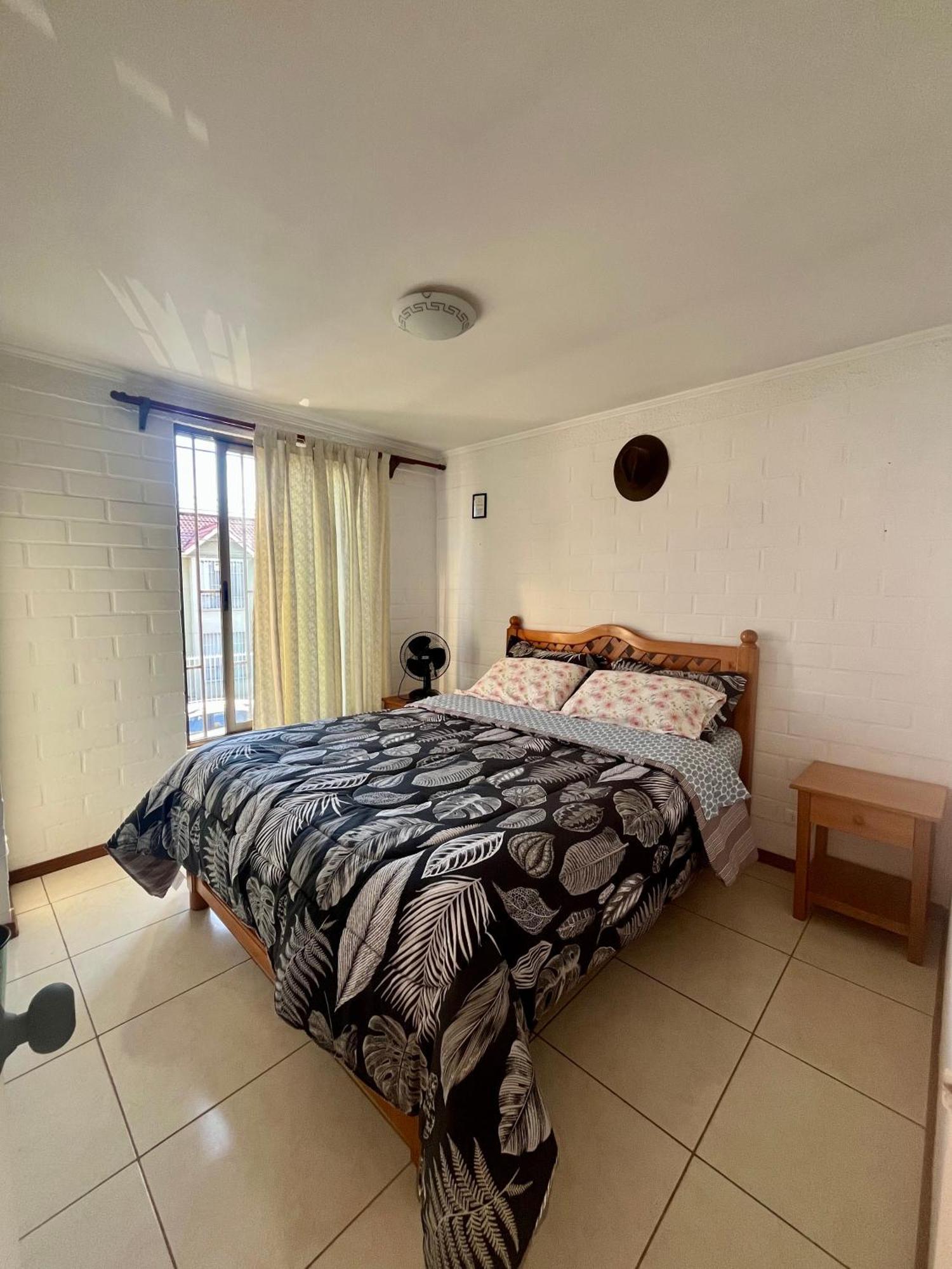 Hostel Tu Espacio Re - Casa Cerca Del Aeropuerto Santiago Luaran gambar