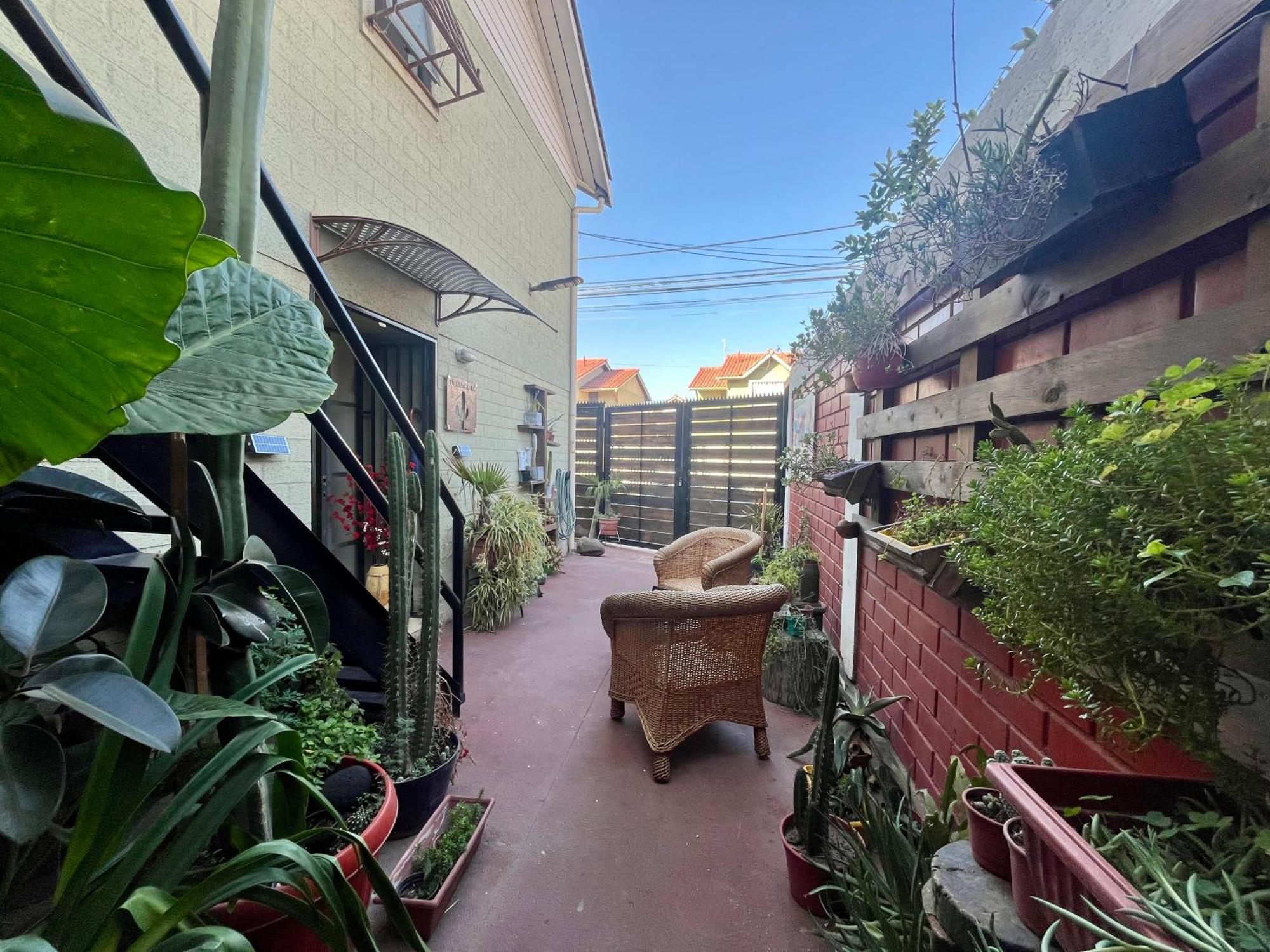 Hostel Tu Espacio Re - Casa Cerca Del Aeropuerto Santiago Luaran gambar